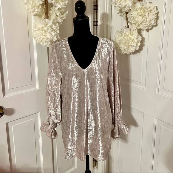 Vince Camuto Stunning Sparkling  V Neckline Blouse Size XL - Picture 2 of 4